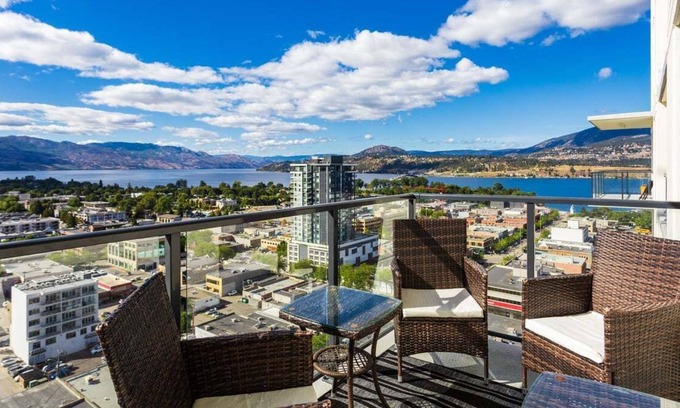 Kelowna Central Business District Condominio | Brand New 2 Bedroom Condo Breathtaking Views