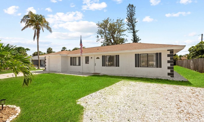 Bonita Springs Apartamento | Brand New 2Bed in Bonita's Heart w/Superb Patio and Garden