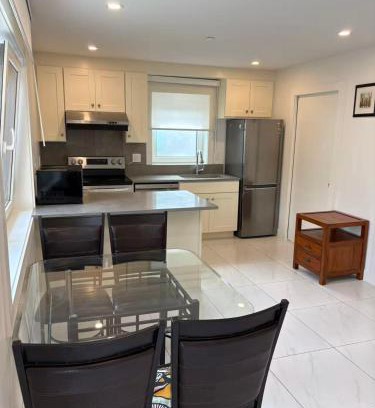 West Point Grey Apartamento | Brand New 2bedroom Suite with Parking
