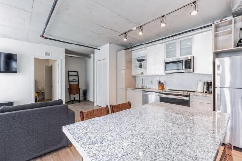 Gateway District Apartamento | Brand new 2BR 3BA combined apartments with city views