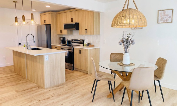 Southwest Edmonton Casa | BRAND NEW 3 BR Entire Home SW 15mins Airport & WEM