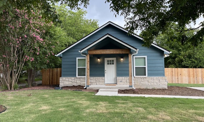 University Casa | Brand New 3BD/2B Home - 2 min from Baylor U, 3 min from Magnolia