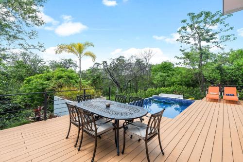 Coco Casa | Brand-New 3BD Hilltop Home with Pool by SPCR