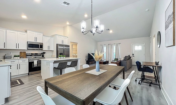 Ocala Casa | Brand New 3BR, 2BA, Sleeps 8, Near Key Sights