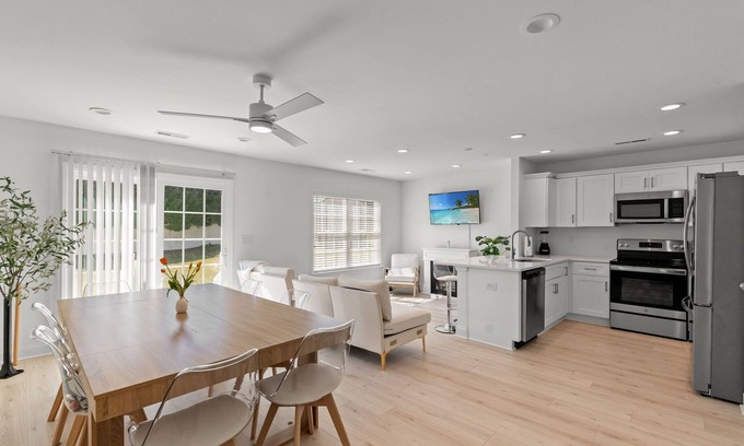 Little River Casa | Brand-New 3BR-3BA Family Home in Little River - All King Beds, Minutes to NMB &