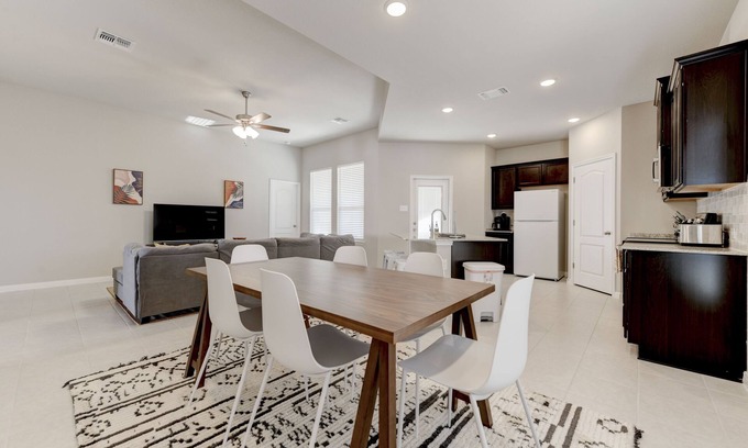 Temple Casa | Brand New 4 Bedroom House Perfect for Travel Nurse