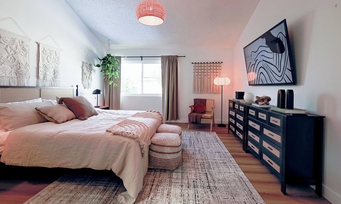 Huntington Beach Casa | Brand New 4Bed 2Bath POOL Home 6Mins to Beach, near park and Disneyland.