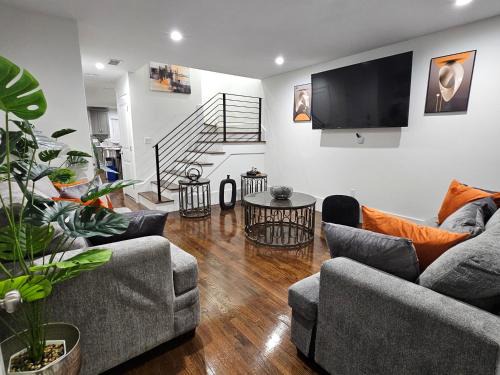 Roxbury Casa | Brand New 4BR House 20Min Downtown Boston