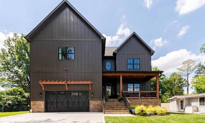 Villa Heights Casa | Brand New 5 Bedroom Home in Villa Heights minutes to uptown!