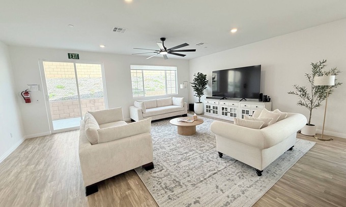 Homeland Casa | Brand New 5-bedroom house in charming Homeland with AC, WiFi. Enjoy your stay