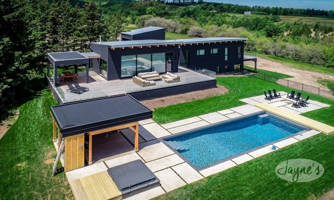Creemore Otro | Brand New 5bdrm 3bath modern home in Creemore!