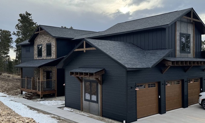 Deadwood Cabina | Brand new 6 bedroom 5 bath cabin. Large covered deck, hot tub & pool table!