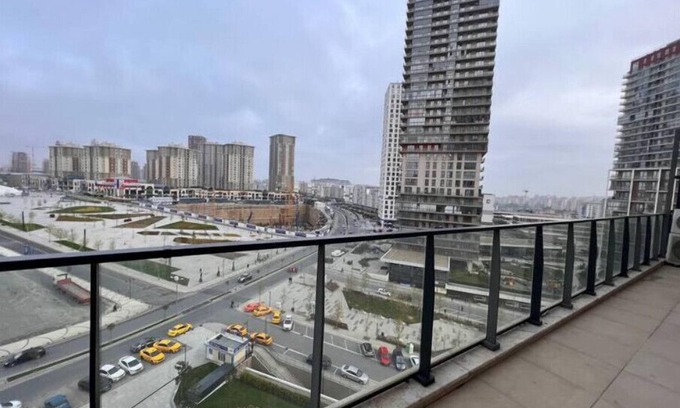 Basaksehir Apartamento | Brand new apt. with a balcony near metro.