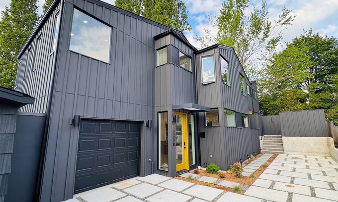Northgate Casa | Brand New Architecture Gem 3BR House +SPA Bathroom