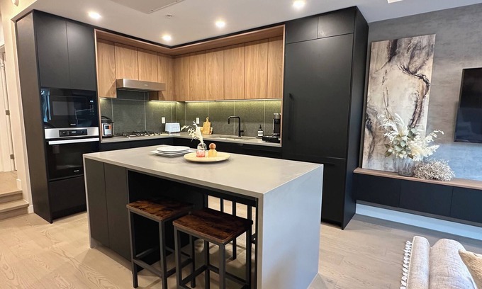 Riley Park-Little Mountain Casa | Brand New Award Winning Townhouse|3BR|Van West|Skytrain|12 min to Airport & DT