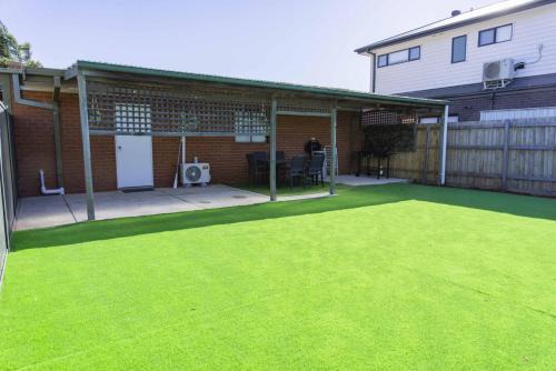 Werribee Casa | Brand New Backyard Guest House in Werribee CBD