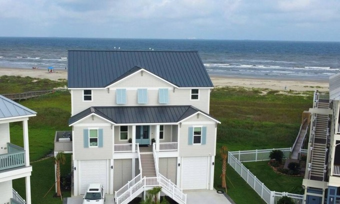 Galveston Casa | BRAND NEW BEACHFRONT HOUSE WITH BREATHTAKING VIEWS - Elevator - Best Location