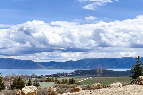 Sweetwater Casa | Brand New Bear Lake Beach Cottage in Sweetwater