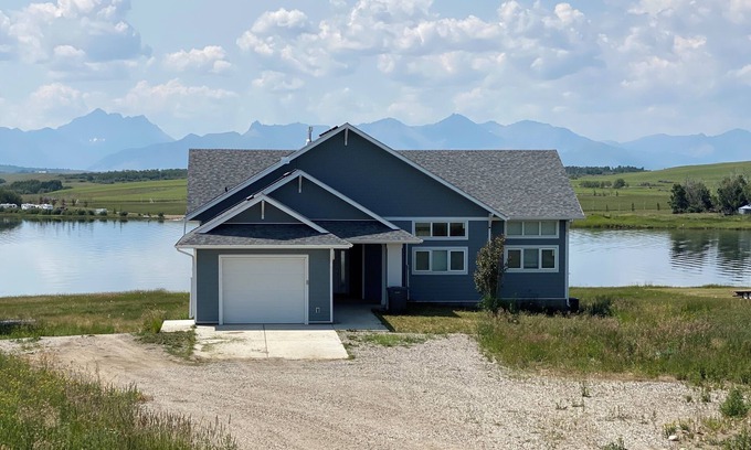 Mountain View Casa | Brand new beautiful home with the best view outside of Waterton Park. UPPER fl.