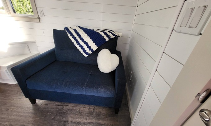 Ferndale Apartamento | BRAND NEW Blueberry TINY House Stand-Alone Studio w/AC. Cozy Slice of Heaven!
