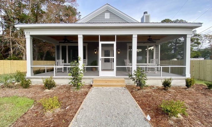 Murrells Inlet Casa | Brand new bungalow in the heart of Murrells Inlet. Pet friendly!