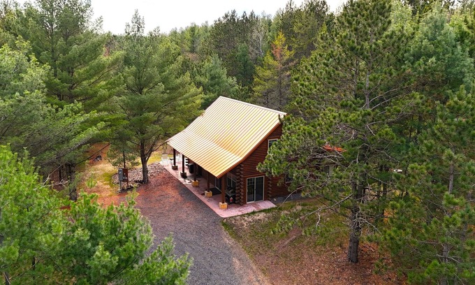Spooner Cabina | Brand NEW Cabin in the Pines w Private Lake