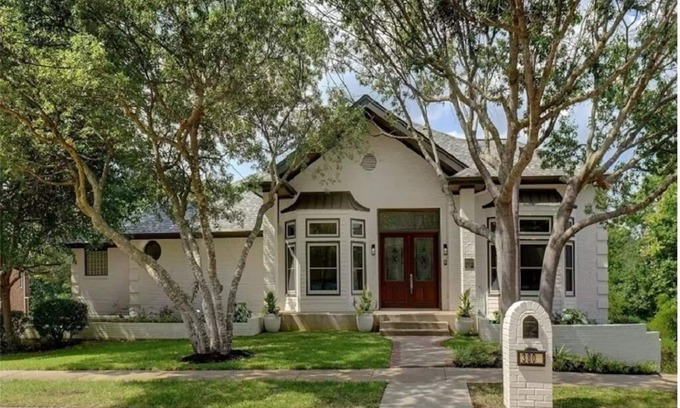 Grapevine Casa | BRAND NEW!Central DFW, Slps 12, Pool, 1 Acre, 4 bed 5 bath