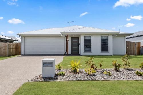 Eli Waters Casa | BRAND NEW Central Stylish Home