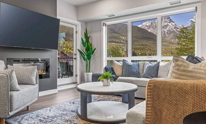 Copperstone Resort Apartamento | Brand New Condo, Mountain Views