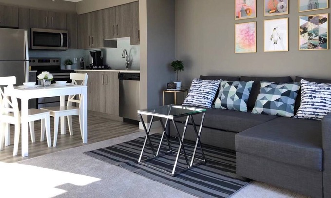 Calgary Condominio | Nueva suite de condominios cerca de YYC y CrossIron Mall