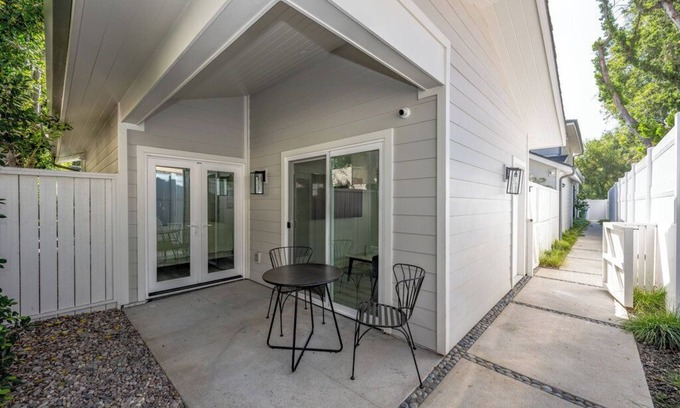Sherman Oaks Cabaña | Brand New Construction- 1 Bdrm Guest House- Sherman Oaks