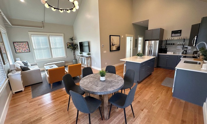 Off Broadway Apartamento | Brand New Construction! 2 Bed/1 Bath w/ Private Deck off Broadway downtown Newport