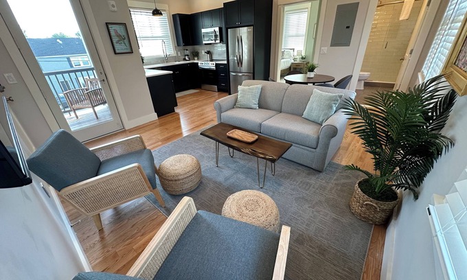 Off Broadway Apartamento | Brand New Construction! 2 Bed/1Bath w/ Private Deck off Broadway downtown Newport