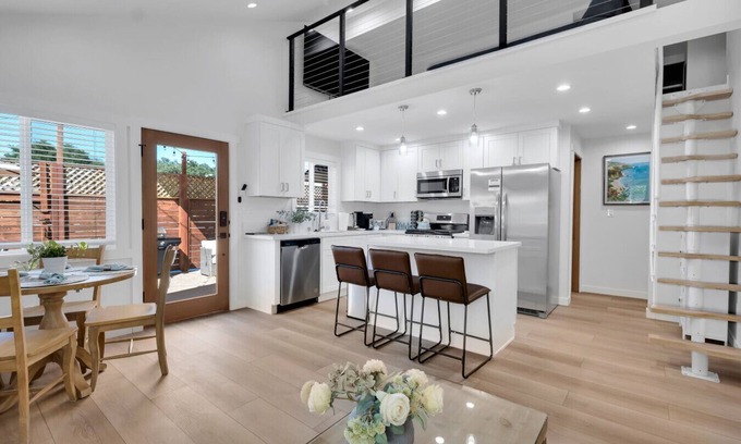 Thousand Oaks Casa | Brand new Cottage, putting green, private patio