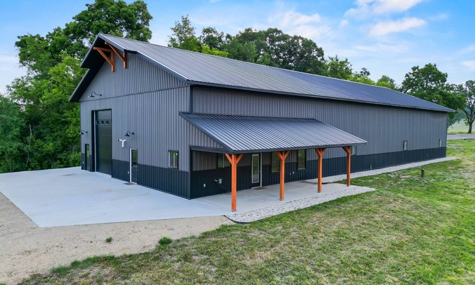 Cottage Grove Casa | Brand New Country Rustic Barn-R&R At It's Finest! Madison Area