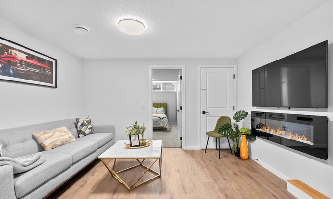 Keith Casa | Brand-New Cozy-2BR|1Bathroom Suite Nr Calgary|HWY1&Banff|Sleep4