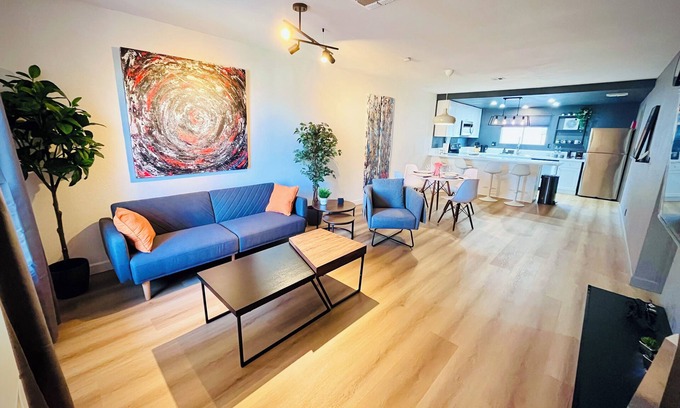 Chinatown Condominio | BRAND NEW! Cozy 2br 2ba, 5min to Vegas Strip, Fast Wi-Fi, Street Parking