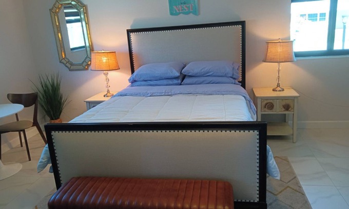 Venice Gardens Apartamento | Brand New!CozyStudio near Downtown Venice, Beaches, Legacy Trail.