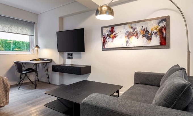 Goudi Apartamento | Brand-New , Delux apt in Central Athens!
