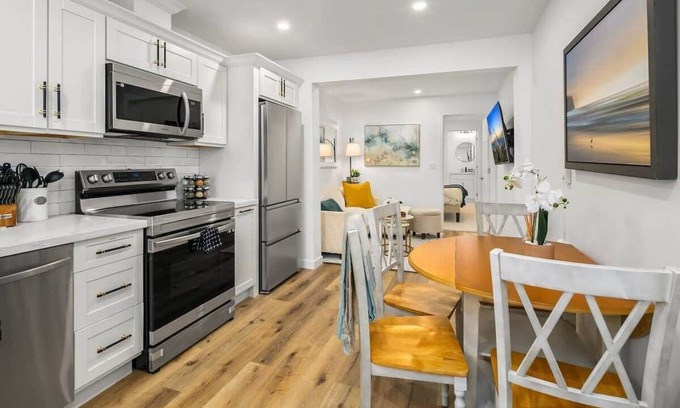 Picnic Point-North Lynnwood Apartamento | Brand New Designer's Stylish 1BR Home - 1min to I5