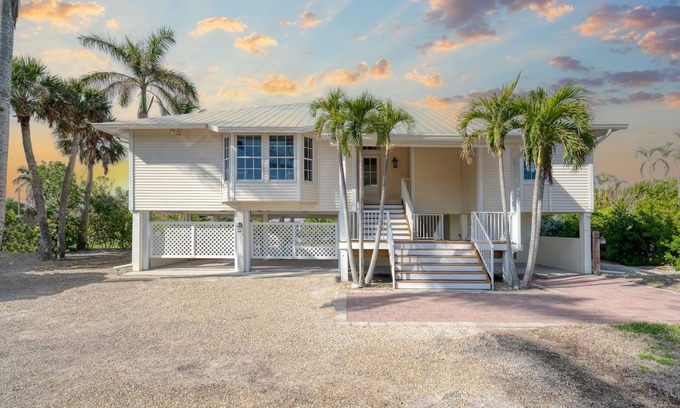 Sanibel Casa | Brand New - Eastlake Escape - Pickleball and Beach