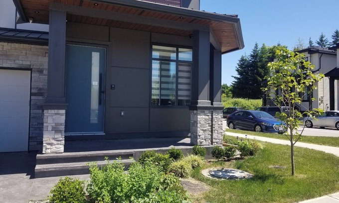 Willoughby Casa | Brand new entire Luxury Bright & Spacious 4-Bedroom 6 beds Home