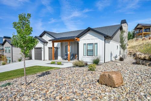 Wolf Creek Casa | Brand NEW Entire home in Eden Utah