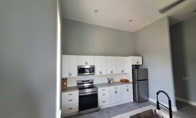 Danville Apartamento | BRAND NEW.......EVERYTHING IS IN WALKING DISTANCE