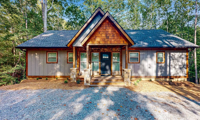 Ellijay Cabina | Brand new family friendly cabin with luxury deck in Coosawattee River Resort