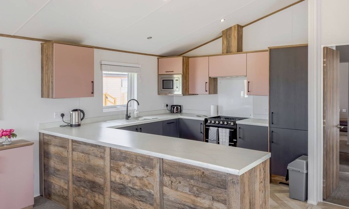 Newton Stewart Chalet De Esquí | Aurora lounge is comfortable and flexible.