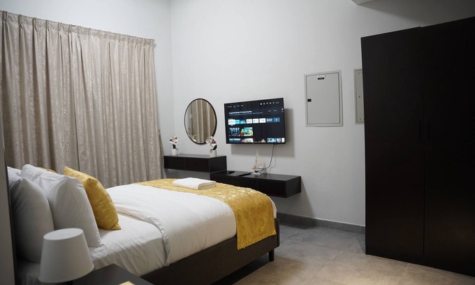 Al Quoz Apartamento | Brand New Furnished Apartment ,city view, Ac & Wireless internet.