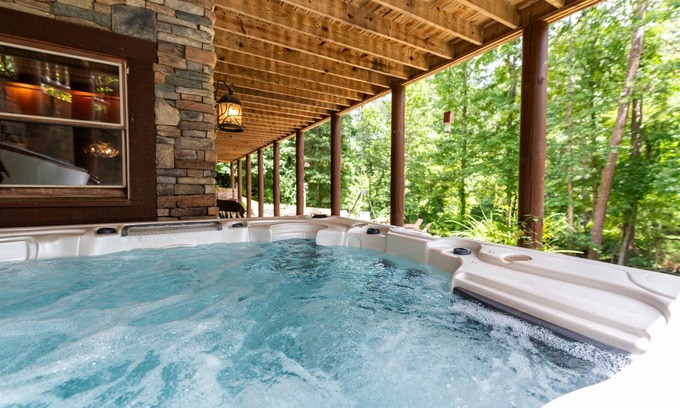 Ellijay Cabina | ¡Retiro Clear Creek Lodge- Majestic Creekfront!