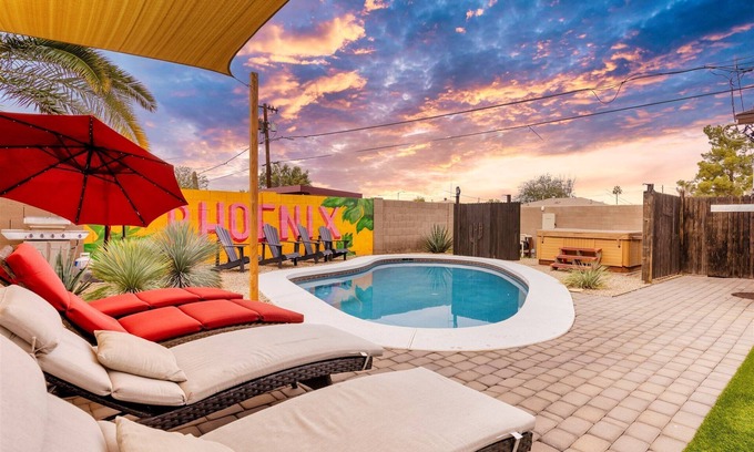Encanto Casa | BRAND NEW ✴ HEATED POOL ✴ HOT TUB ✴ OUTDOOR GAMES ✴ CLOSE TO DINING & AIRPORT