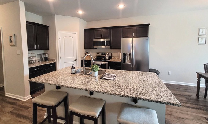 Denham Springs Casa | Brand New Home in Great Location!!